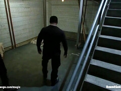 Bondage discipline sadomasochisme, Grote lul, Bruinharig, Groepseks, Gapende, Handbeurt, Interraciaal, Slaaf