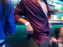 Mamada, Morena, Club, Bailar, Lesbiana, Masturbación, Intercambio de parejas, Mojado