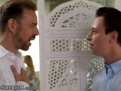 Gros seins, Sucer une bite, Brunette brune, Plantureuse, Groupe, Orgie, Plan cul à trois, Nénés