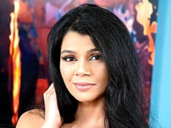 In den arsch, Hundestellung, Fingern, Lingerie, Natürlichen titten, Solo, Tätowierung, Titten