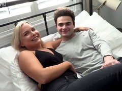 Большая жопа, Блондинки, Собачьи, Поцелуи, Лизание, Милф, Киски, Сиськи