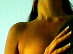 Tetas grandes, Mamada, Morena