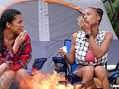 Grote kont, Zoenen, Ondergoed, Masturbatie, Buiten, Kut duiken, Mager, Tiener