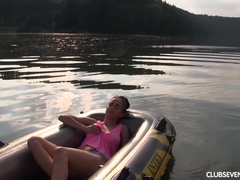 Gros seins, Brunette brune, Club, Européenne, Masturbation, De plein air, Public, Rasée