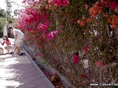 Brunette brune, Tir de sperme, Érotique, Embrassement, Orgasme, Chevaucher, Rasée, Adolescente