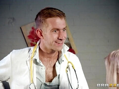 Grosse titten, Schlampe, Arzt, Hardcore, Hd, Pornostars, Rotschopf, Tätowierung