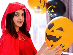 Schlafzimmer, Braunhaarige, Masturbation, Rasiert, Dürr, Solo, Strümpfe, Entkleiden