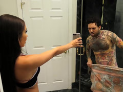 Salle de bains, Noire, Sucer une bite, Tir de sperme, Faciale, Interracial, Maman, Douche