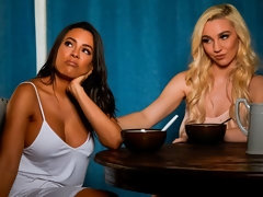 Большая жопа, Брюнетки, Пальцем, Поцелуи, Лизание, Мастурбация, Милф, Стриптизерша