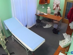 フェラチオ, イく瞬間, 医者, 顔射, 指いじり, 看護婦, オマンコ, ユニフォーム