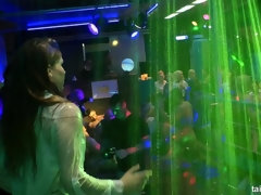 フェラチオ, 衣服着たままセックス, 人形, 異人種間, なめる, オージー, ポルノスター, 女子高生