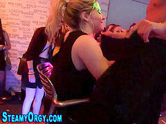 素人, 着衣女と全裸男, ヨーロピアン, 手コキする, オージー, パーティ, 現実, ティーン