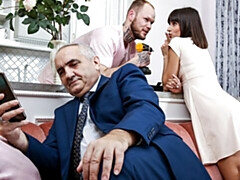 Grosser arsch, Grosser schwanz, Blasen, Braunhaarige, Hundestellung, Milf, Kurzes haar, Titten