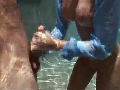 デカパイ, 水中