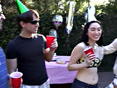 Culo, Morena, Corridas faciales, Fiesta, Coño, Tragarse, Hilo dental, Tetas