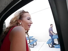 Nana, Gros seins, Blonde, Sucer une bite, Voiture, Éjaculer dans la bouche, Chatte, Chevaucher