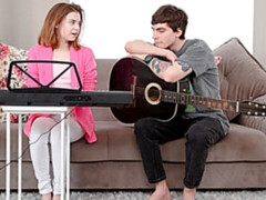 Amateur, Mamada, Estilo perrito, Tetas naturales, Afeitado, Cabello corto, Flaco, Tetas