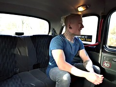 Leie, Grosse titten, Auto, Lingerie, Milf