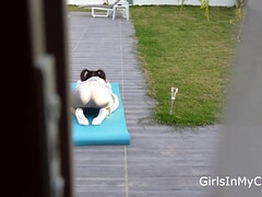 Bruinharig, Groepseks ejactulatie, Sperma shot, Voetbeurt, Huisgemaakt, Masturbatie, Rijpe lesbienne, Natuurlijke tieten