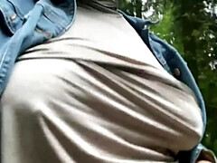 Pummelig, Flashen, Reif, Milf, Nippel, Im freien, Öffentlich, Schlaffe titten