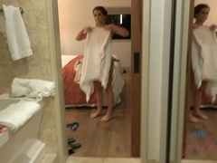 Amateur, Plage, Brunette brune, Petite amie, Petite femme, Rasée, Chaussettes, Nénés