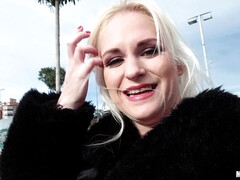 Americano, Culo, Rubia, Checa, Tetas naturales, Al aire libre, Pequeña, Público