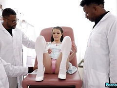 Sucer une bite, Queue, Médecin, Interracial, Petite femme, Chatte, Rasée, Jarretelles