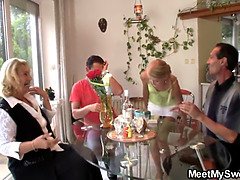 美人, ブロンド, エロ熟女, オナニー, 淫乱熟女, 母, 義母, 三人