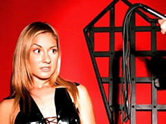 Cul, Blonde, Masturbation, Seins naturels, Cheveux courts, Maigrichonne, Dénudage, Nénés