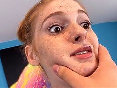 Leie, Braunhaarige, Hundestellung, Gesichtssitzen, Fingern, Hardcore, Hd, Rasiert