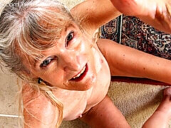 Grosser arsch, Grosse titten, Blondine, Fingern, Masturbation, Reif, Solo, Entkleiden