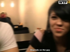 Брюнетки, Деньги, На публике, Втроем