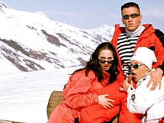 Grosser arsch, Grosser schwanz, Hundestellung, Frau frau mann, Natürlichen titten, Im freien, Jungendliche (18+), Titten