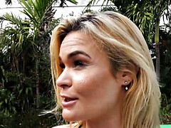 Blonde, En levrette, Mature, De plein air, Piscine, Chatte, Tatouage, Nénés