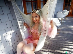 Chica, Dormitorio, Erótico, Rostro sentado, Lesbiana, Lencería, Orgasmo, Medias largas