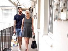 18 jahre, Grosser schwanz, Geschnappt, Betrug, Fingern, Küche, Muschi, Rasiert