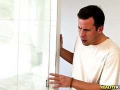 Salle de bains, Gros seins, Blonde, Tromperie, Chatte, Douche, Voyeur, Mouillée