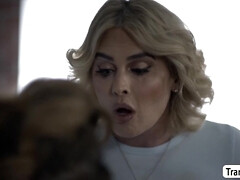 Gros seins, Sucer une bite, Gorge profonde, Jeunes transsexuelles thaïlandaises, Fille latino, Léchez, Chatte, Transsexuelle