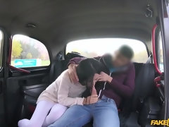 Blasen, Auto, Aufs gesicht abspritzen, Handjob, Lecken, Im freien, Muschi