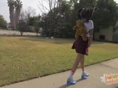 Beauté, Sucer une bite, Brunette brune, Mignonne, Face assise, Adolescente, Nénés, Mouillée