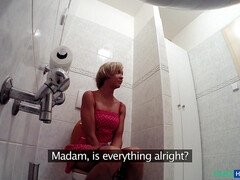 Leie, Bad, Blondine, Besamung, Lecken, Muschi, Toilette, Uniform