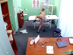 素人, 浮気者, レズビアン, なめる, オフィス, オマンコ, ロシア人, ユニフォーム