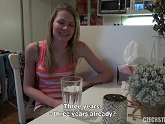 Gros seins, Tromperie, Éjaculation interne, Le plan cul à quatre, Branlette thaïlandaise, Réalité, Fessée, Adolescente