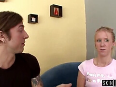 Anal, Sucer une bite, En levrette, Maigrichonne, Jarretelles, Adolescente, Serré, Nénés
