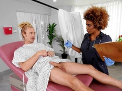 フェラチオ, 医者, バック, 黒人, グローブ, 手コキする, 異人種間, なめる