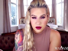 Большие сиськи, Женское доминирование, Фетиш, Милф, Соло