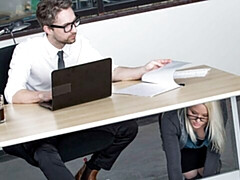 Grosser arsch, Grosser schwanz, Blondine, Blasen, Hundestellung, Natürlichen titten, Büro, Jungendliche (18+)