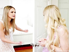 Embrassement, Lesbienne, Léchez, Lingerie, Seins naturels, Dénudage, Adolescente, Nénés