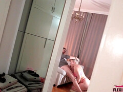 Blonde, Sucer une bite, Éjaculer dans la bouche, Tir de sperme, En levrette, Mère que j'aimerais baiser, Solo, Mouillée