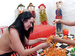 Брюнетки, Пальцем, Лесбиянка